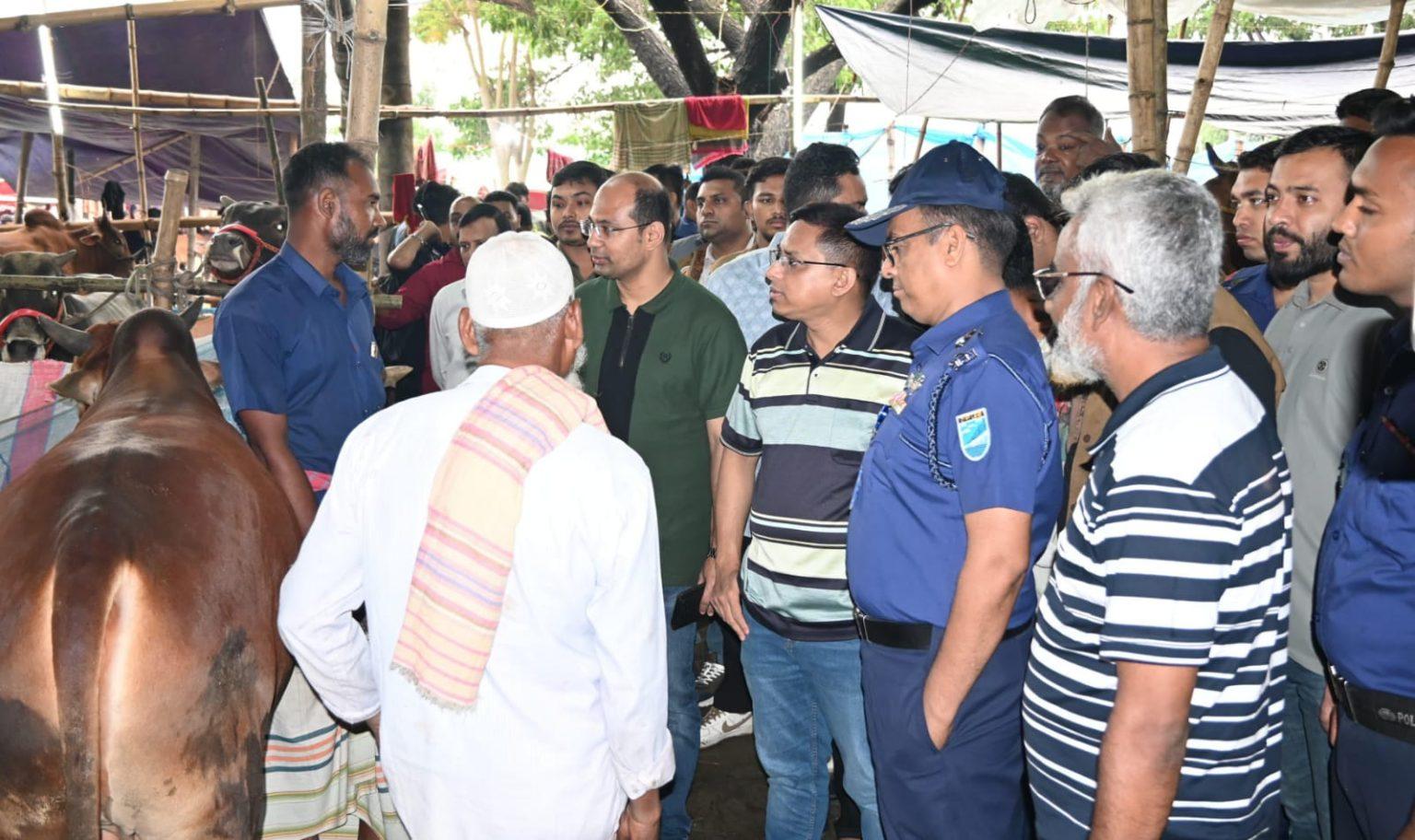 নারায়ণগঞ্জে বিভিন্ন পশুর হাট পরিদর্শনে ডিসি মো. রায়হান কবির