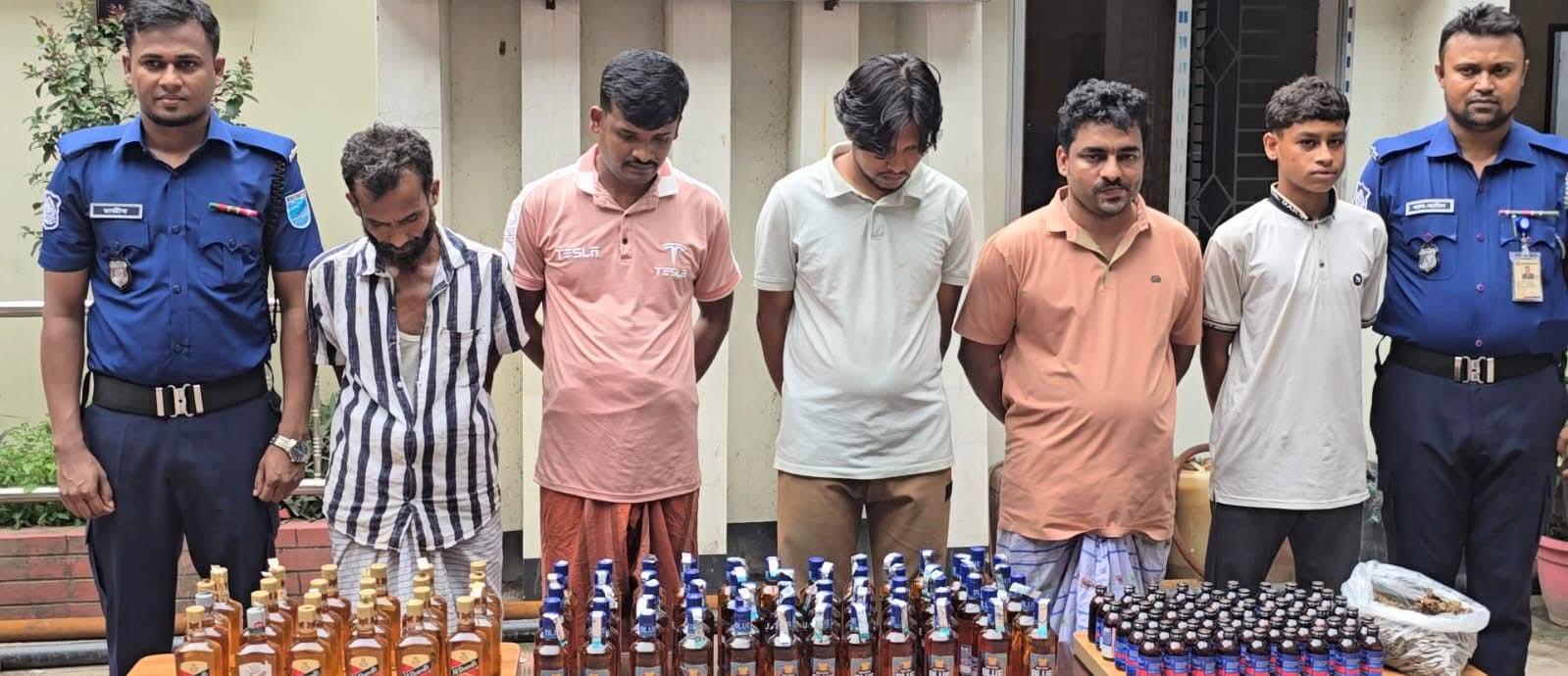 রূপগঞ্জে ৫৫ বোতল স্কার্ফ, ৮৫ বোতল বিদেশি মদ, গাঁজা ও ইয়াবাসহ ৫ মাদক ব্যবসায়ী গ্রেফতার