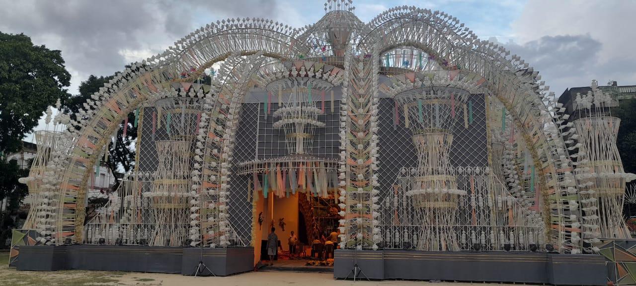 চন্দননগরের জগদ্ধাত্রী পুজোকে টেক্কা দিতে -- কলকাতাতেও জগদ্ধাত্রী পূজো বাড়ছে।