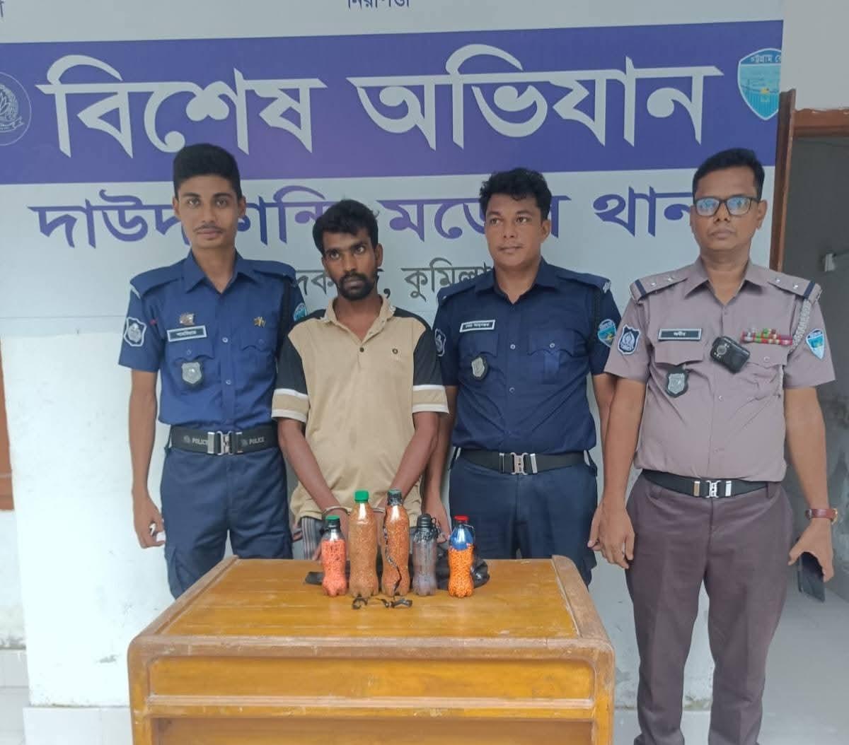 কুমিল্লা দাউদকান্দিতে পিকআপে মিললো ১৩ হাজার ৬৮৫ ইয়াবা, গ্রেপ্তার-১