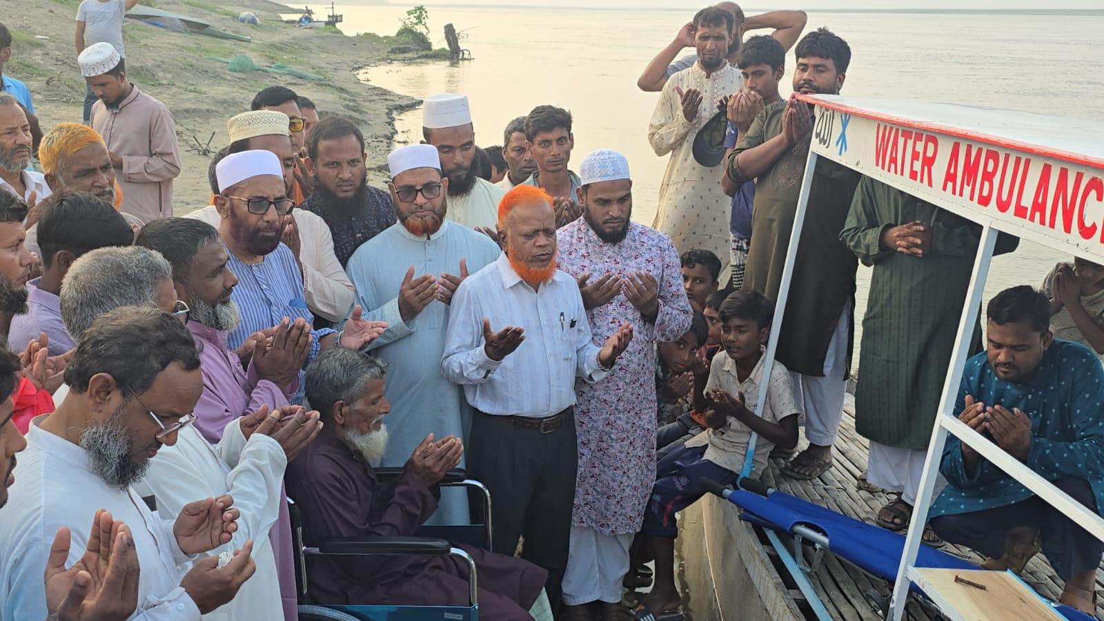 চাঁপাইনবাবগঞ্জে পদ্মার চরাঞ্চলে নিজস্ব অর্থায়নে  'নৌ অ্যাম্বুলেন্স' উদ্বোধন করলেন এমপি নূরুল ইসলাম বুলবুল