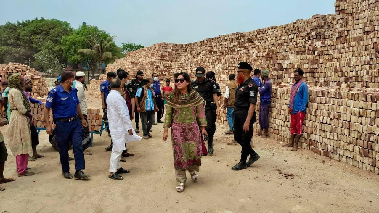 সদর উপজেলার বক্তাবলি অবৈধভাবে পরিচালিত ইটভাটার বিরুদ্ধে ভ্রাম্যমান আদালতের অভিযান