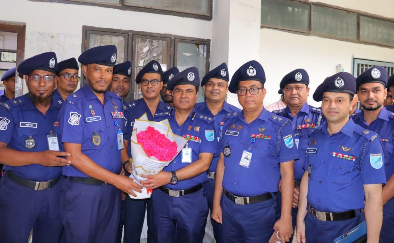 নারায়ণগঞ্জ সদর কোর্টে অ্যাডিশনাল ডিআইজি মো. সায়ফুজ্জামান ফারুকী'র দ্বি-বার্ষিক পরিদর্শন