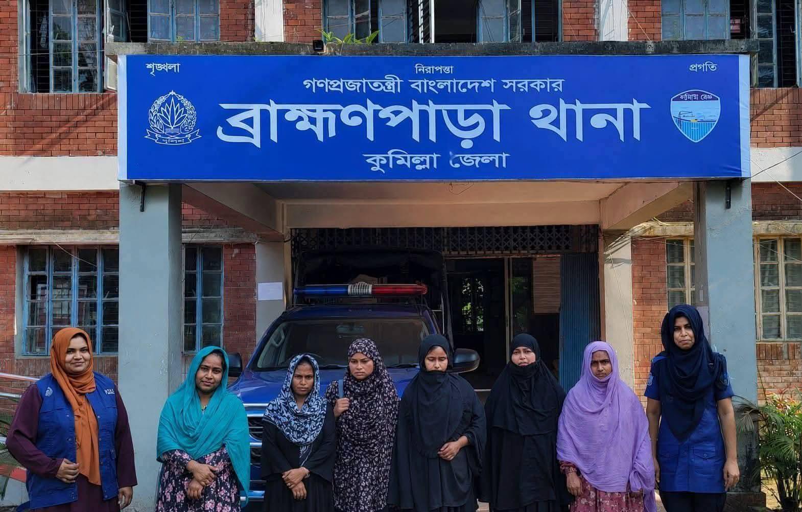 কুমিল্লা ব্রাহ্মণপাড়ায় সংঘবদ্ধ মহিলা চোরচক্রের ৫ সদস্য গ্রেপ্তার, চুরি যাওয়া স্বর্ণের চেইন উদ্ধার