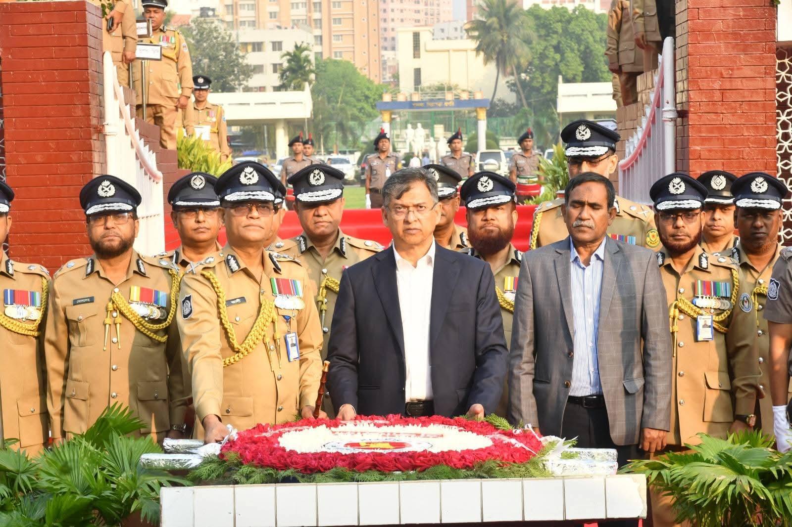 মহান স্বাধীনতা দিবসে শহিদ পুলিশ সদস্যদের প্রতি স্বরাষ্ট্রমন্ত্রী এবং আইজিপির শ্রদ্ধা