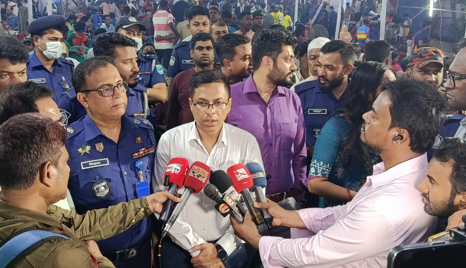 নারায়ণগঞ্জ বন্দরের লাঙ্গলবন্দে সনাতন ধর্মালম্বীদের পুণ্য স্নানোৎসবে জেলা প্রশাসক মোঃরায়হান কবির এর পরিদর্শন