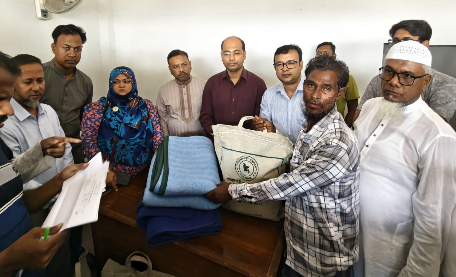 কুতুবপুরে ক্ষতিগ্রস্ত পরিবারের পাশে নাঃগঞ্জ  সদর  উপজেলা নির্বাহী কর্মকর্তা এস এম ফাইজ উদ্দিন
