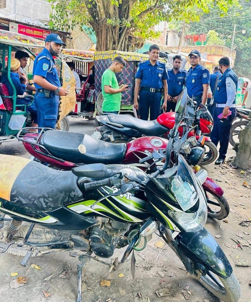 এয়োদশ জাতীয় সংসদ নির্বাচনকে সামনে রেখে, নবীগঞ্জে ট্রাফিক পুলিশের জোরদার অভিযান।