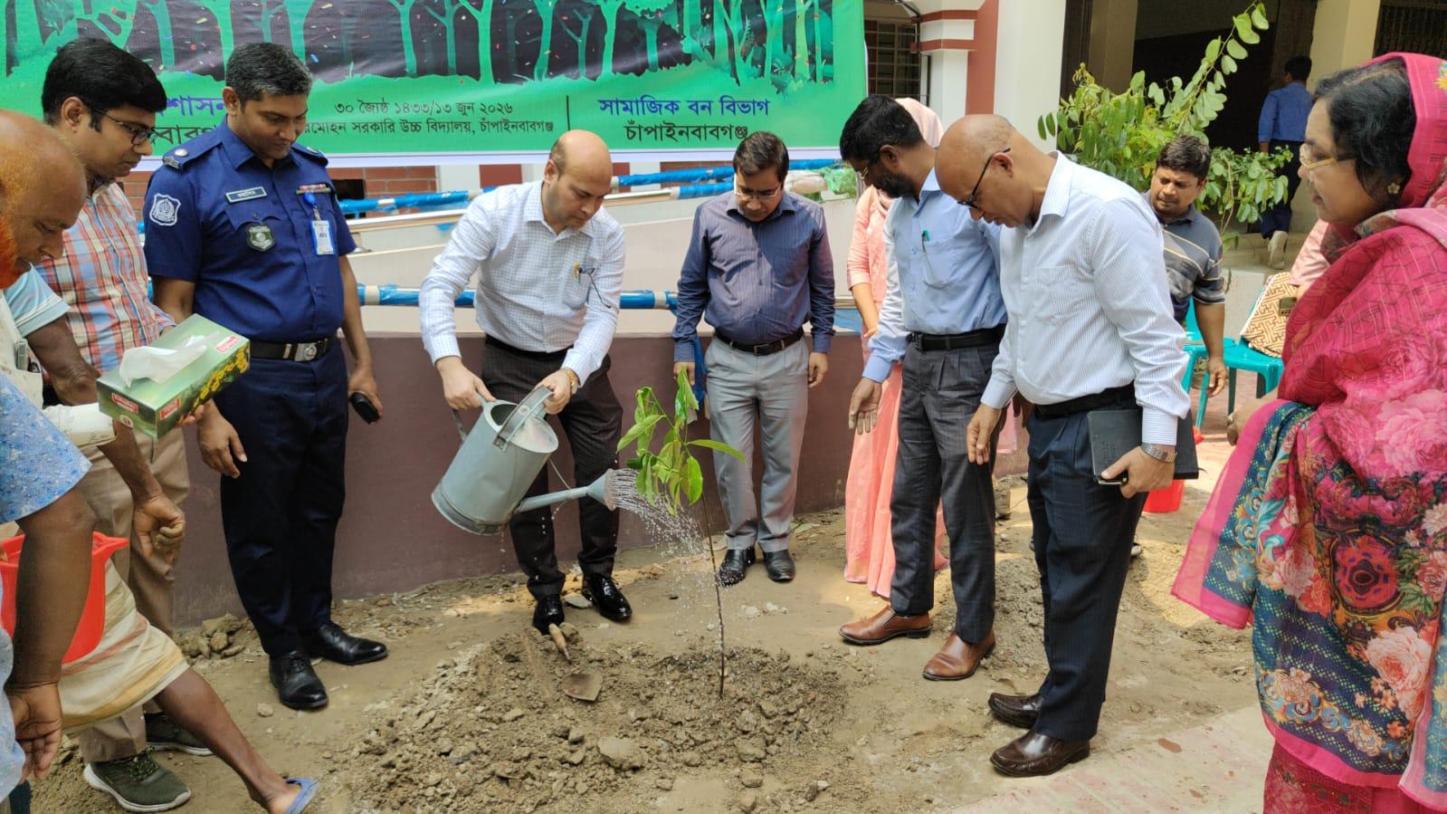 চাঁপাইনবাবগঞ্জে ৫ বছরে ২৫ কোটি বৃক্ষরোপণ কর্মসূচির শুভ উদ্বোধন করেন --------ডিসি আবু ছালেহ মোঃ মুসা জঙ্গী