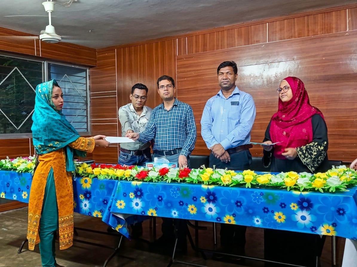 সংযুক্ত ছবি