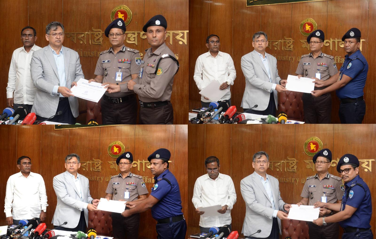কর্তব্যনিষ্ঠা, সাহসিকতা ও জনহিতকর কাজের স্বীকৃতিতে ১৫ পুলিশ সদস্যকে পুরস্কার
