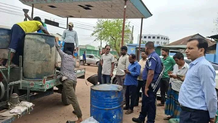 শেরপুরে পাচারের সময় ৮৩৫ লিটার ডিজেল জব্দ, ফিলিং স্টেশনকে জরিমানা