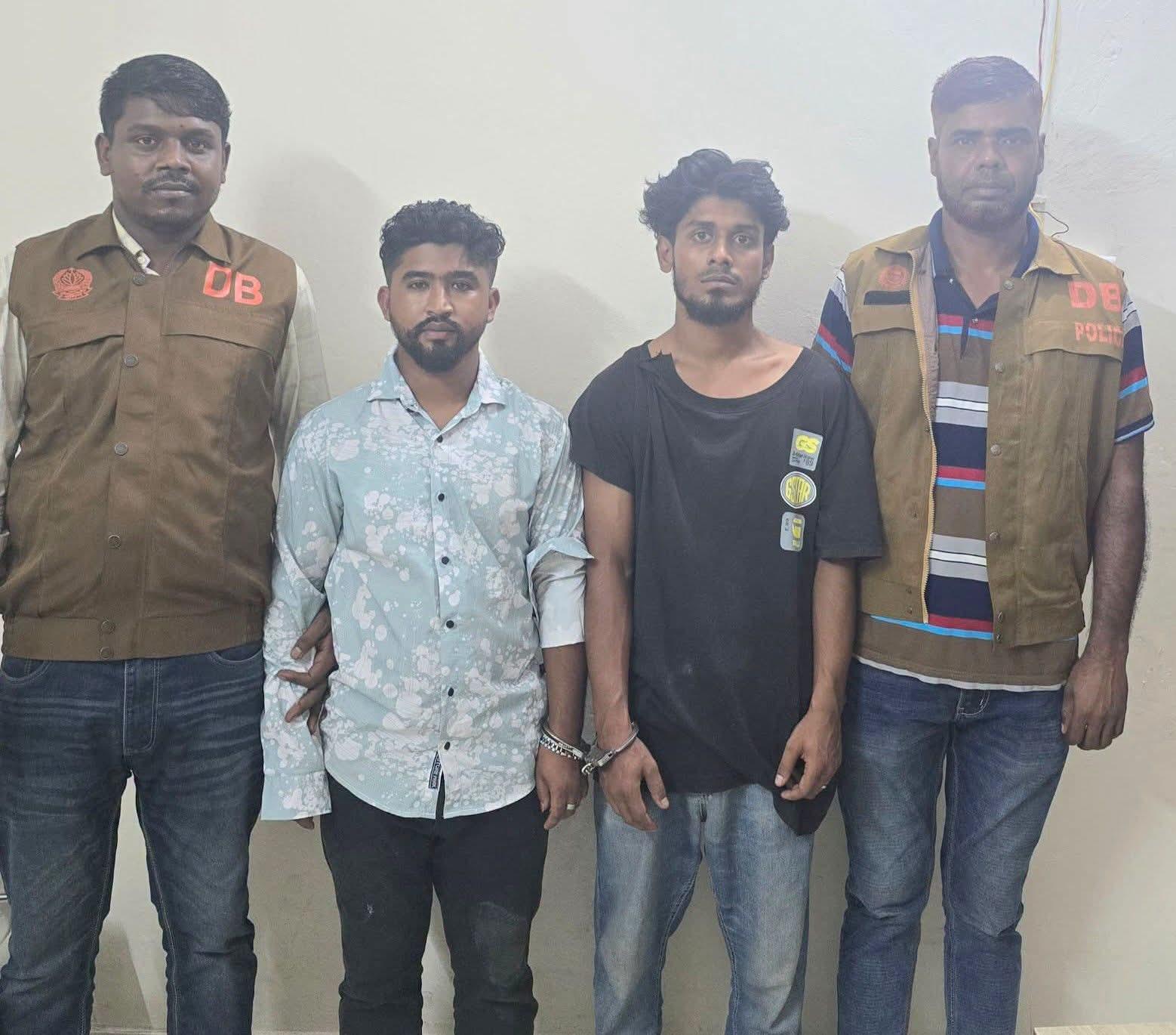 নারায়ণগঞ্জ জেলা গোয়েন্দা পুলিশের অভিযানে শীর্ষ সন্ত্রাসী শুটার রিয়াজের দুই সহযোগী গ্রেফতার