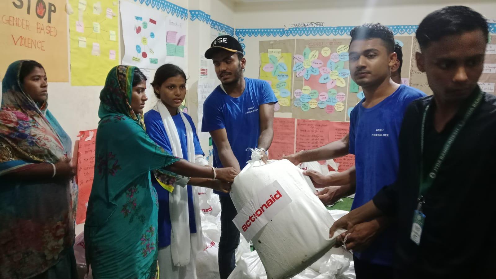 টেকনাফে আকস্মিক বন্যায় ৩৮০ ক্ষতিগ্রস্ত পরিবারের জন্য জরুরি সহায়তা শুরু