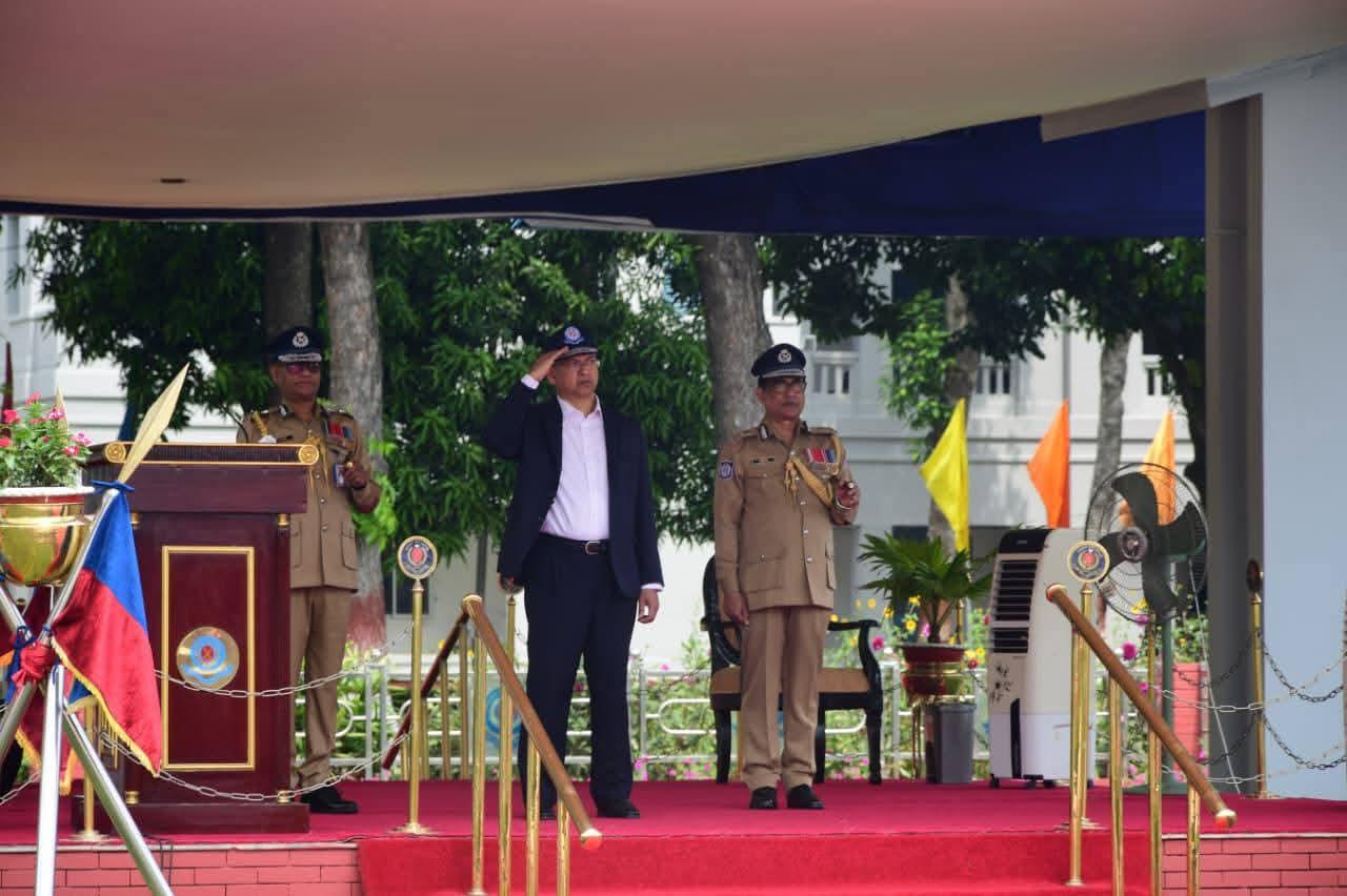 জনবান্ধব ও সংস্কারমুখী পুলিশ বাহিনী গড়তে নবীন কর্মকর্তাদের প্রতি স্বরাষ্ট্রমন্ত্রীর আহ্বান: